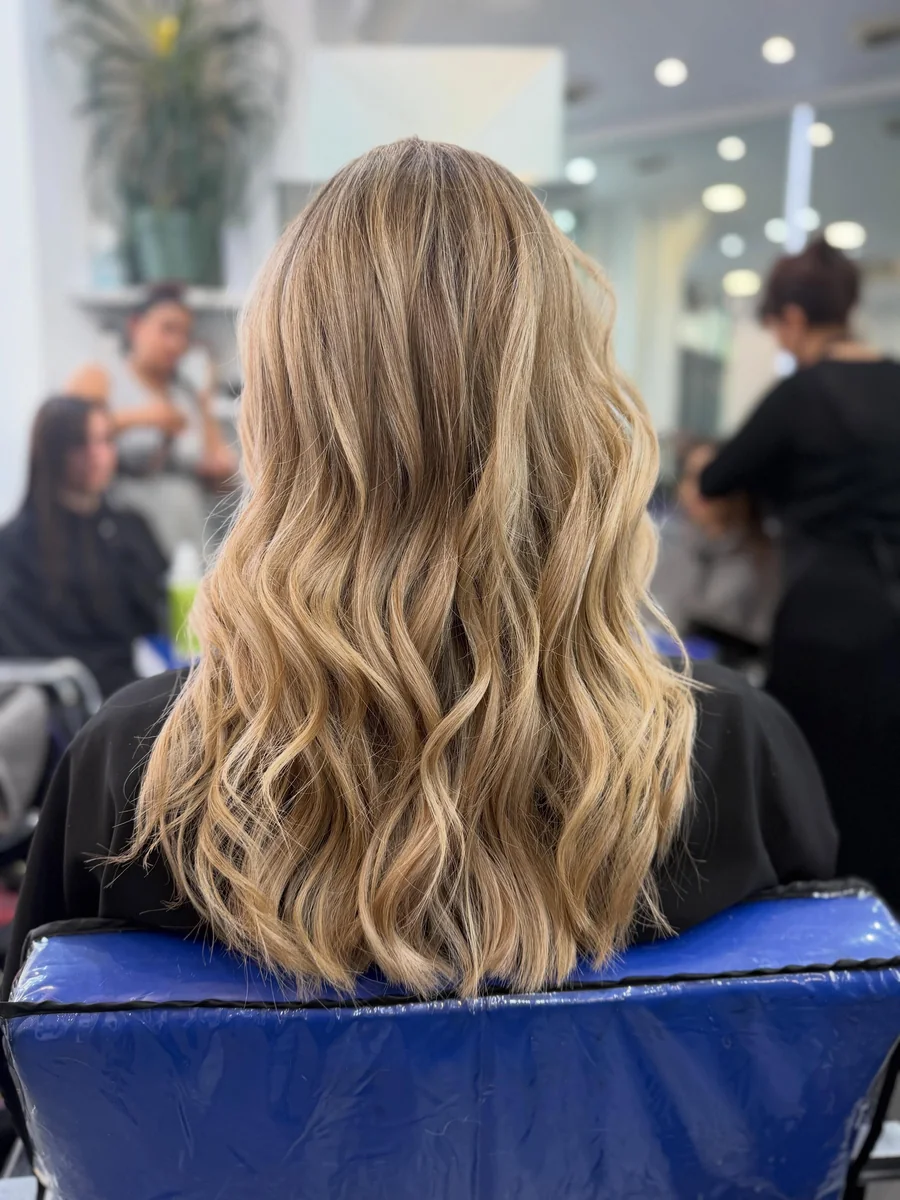 Balayage blond réalisé au Salon de Sabrina