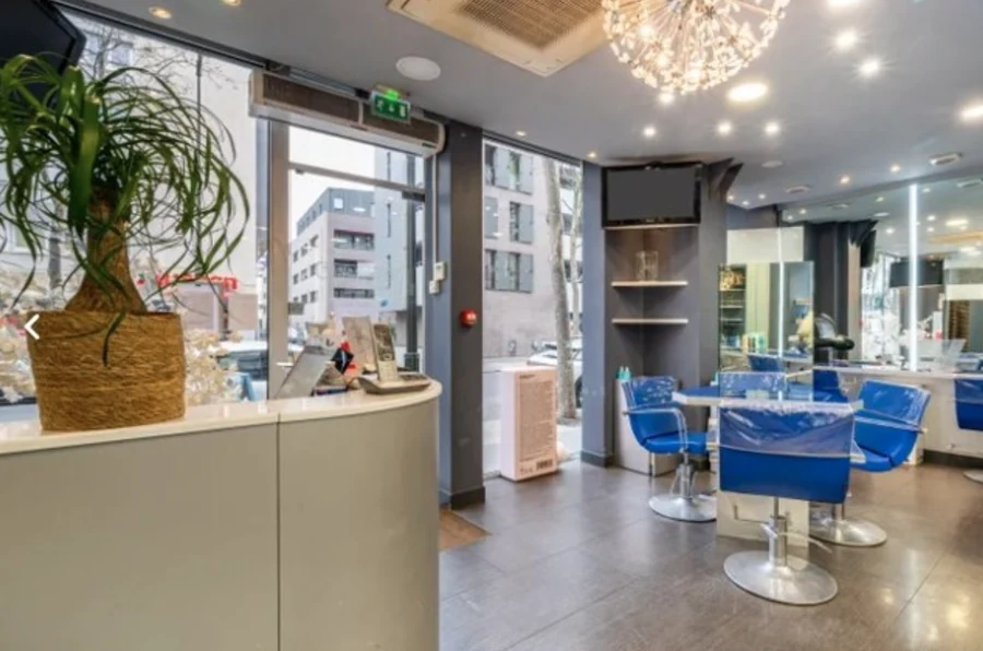L’intérieur du Salon de Sabrina à Boulogne-Billancourt